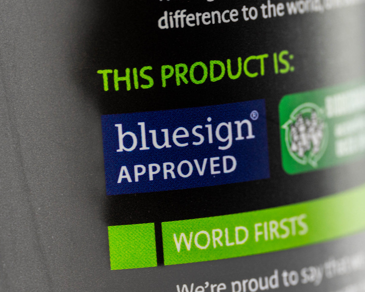 Grangers Wetsuit Wash fles met keurmerken, close-up